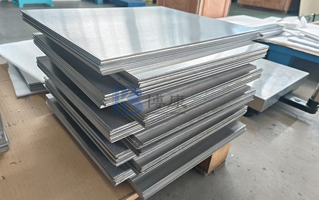 Mengapa pelat titanium grade 2 bahan yang disukai untuk ketahanan korosi peralatan kimia?